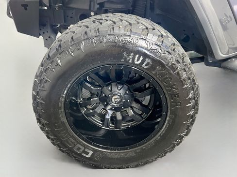 Used 2020 Jeep Gladiator Sport w/ Quick Order Package 24S AWD/4WD image 12