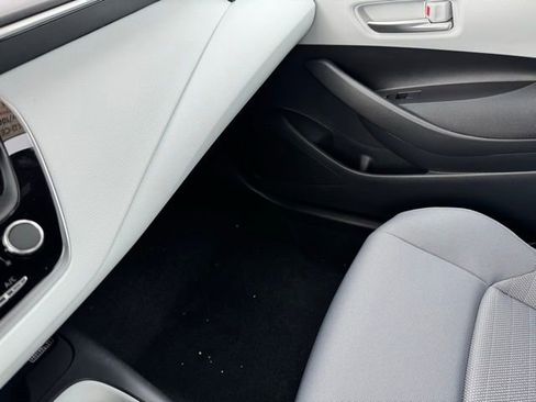 Certified 2026 Toyota Corolla SE w/ SE Package image 18