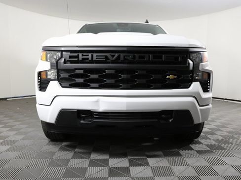 Used 2025 Chevrolet Silverado 1500 Custom image 2