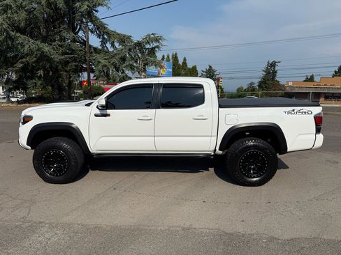 Used 2019 Toyota Tacoma TRD Pro image 2