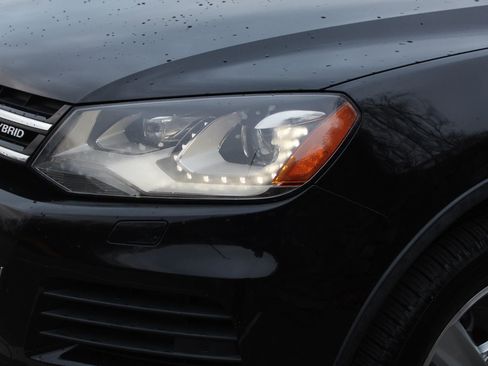 Used 2014 Volkswagen Touareg Hybrid image 42