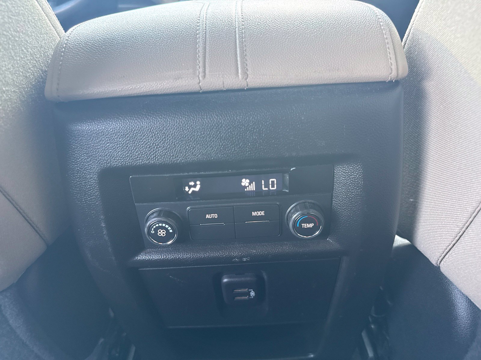 Used 2023 Chevrolet Traverse LT w/ LPO, Cargo Package AWD/4WD image 19