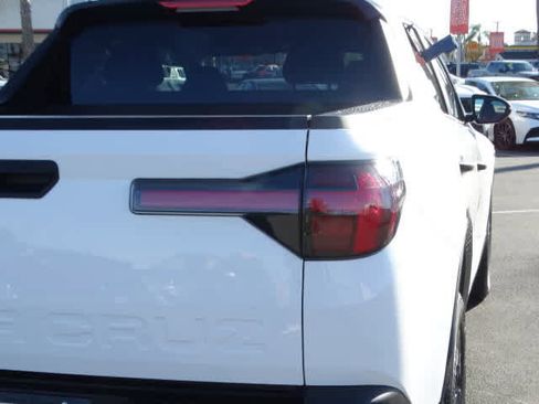 Used 2024 Hyundai Santa Cruz SEL image 11