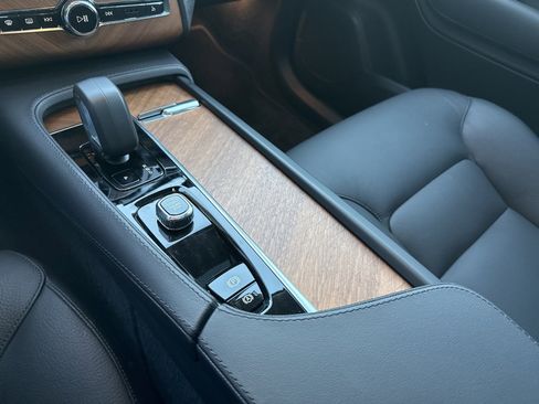 Used 2025 Volvo XC90 B6 Plus image 21