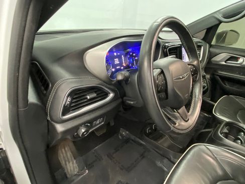 Used 2018 Chrysler Pacifica Limited w/ S Appearance Package image 36