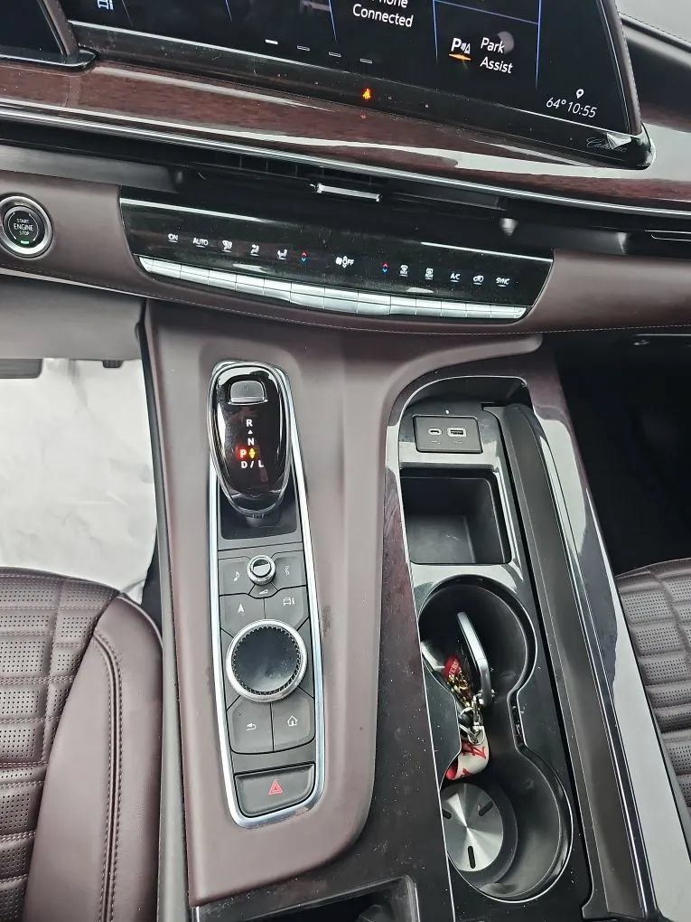 Used 2021 Cadillac Escalade Premium Luxury Platinum RWD image 18