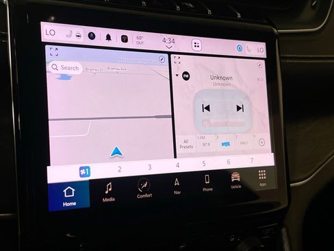 Used 2023 Jeep Grand Cherokee Limited w/ Black Appearance Package image 14