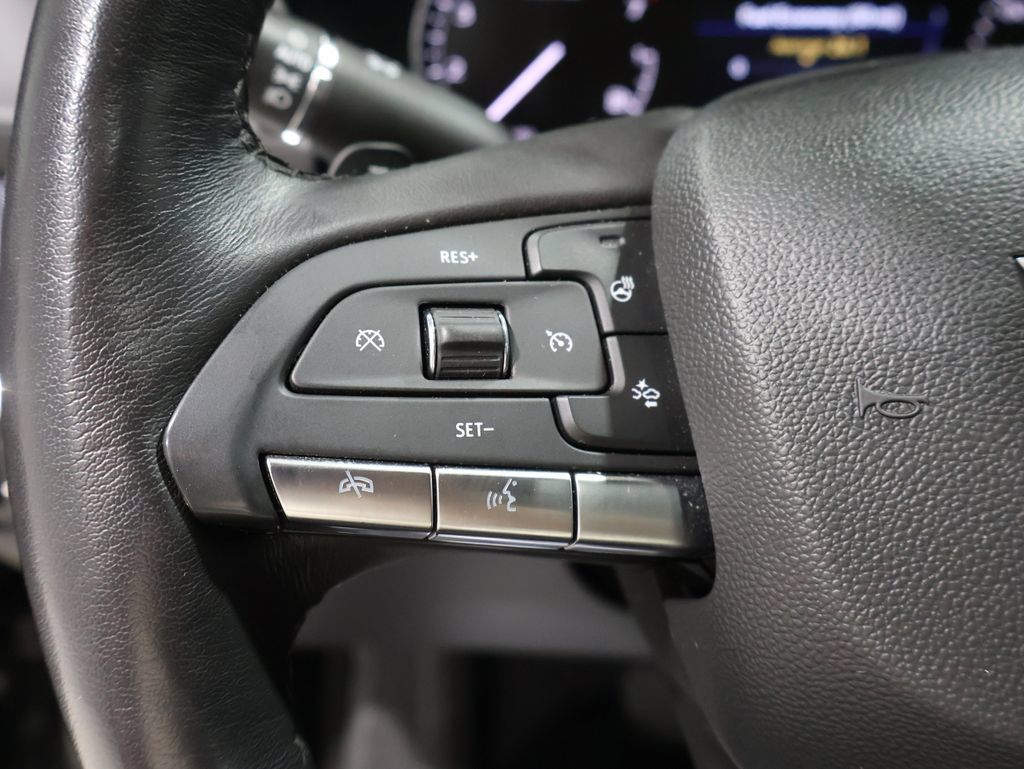 Used 2023 Cadillac XT4 Luxury w/ Cold Weather Package AWD/4WD image 40