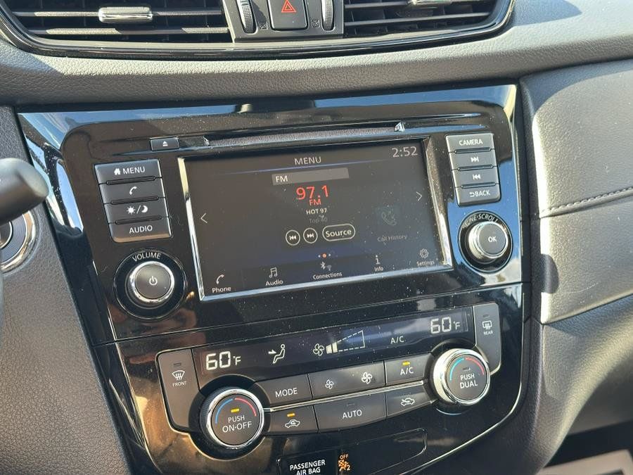 Used 2020 Nissan Rogue SV AWD/4WD image 22