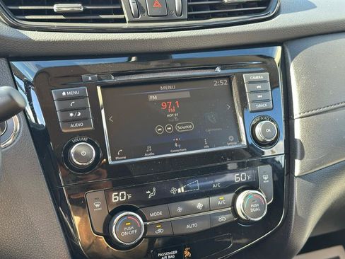 Used 2020 Nissan Rogue SV AWD/4WD image 22