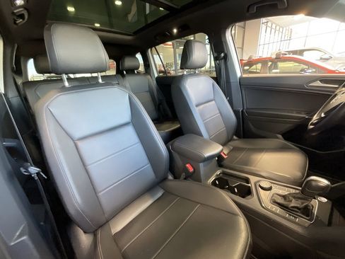 Used 2020 Volkswagen Tiguan SE R-Line image 18
