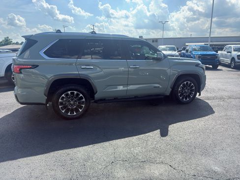 Used 2025 Toyota Sequoia Limited AWD/4WD image 4