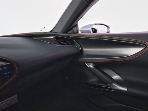 Used 2023 Ferrari SF90 Spider image 23