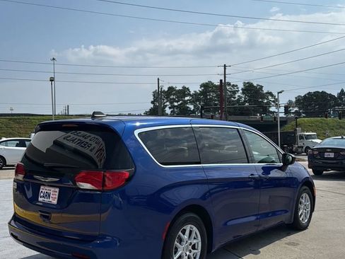 Used 2021 Chrysler Voyager LX image 5