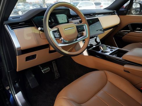 Used 2023 Land Rover Range Rover SE image 12