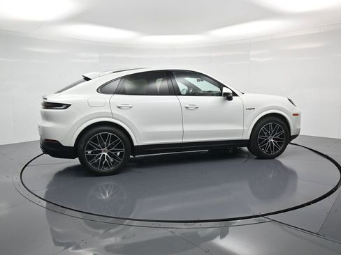 Used 2026 Porsche Cayenne E-Hybrid Coupe AWD/4WD image 31