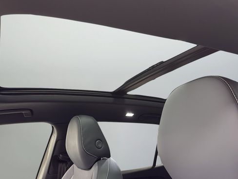 New 2026 Volkswagen Tiguan SE R-Line image 18