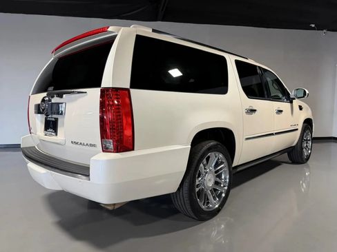 Used 2011 Cadillac Escalade ESV Platinum AWD/4WD image 4