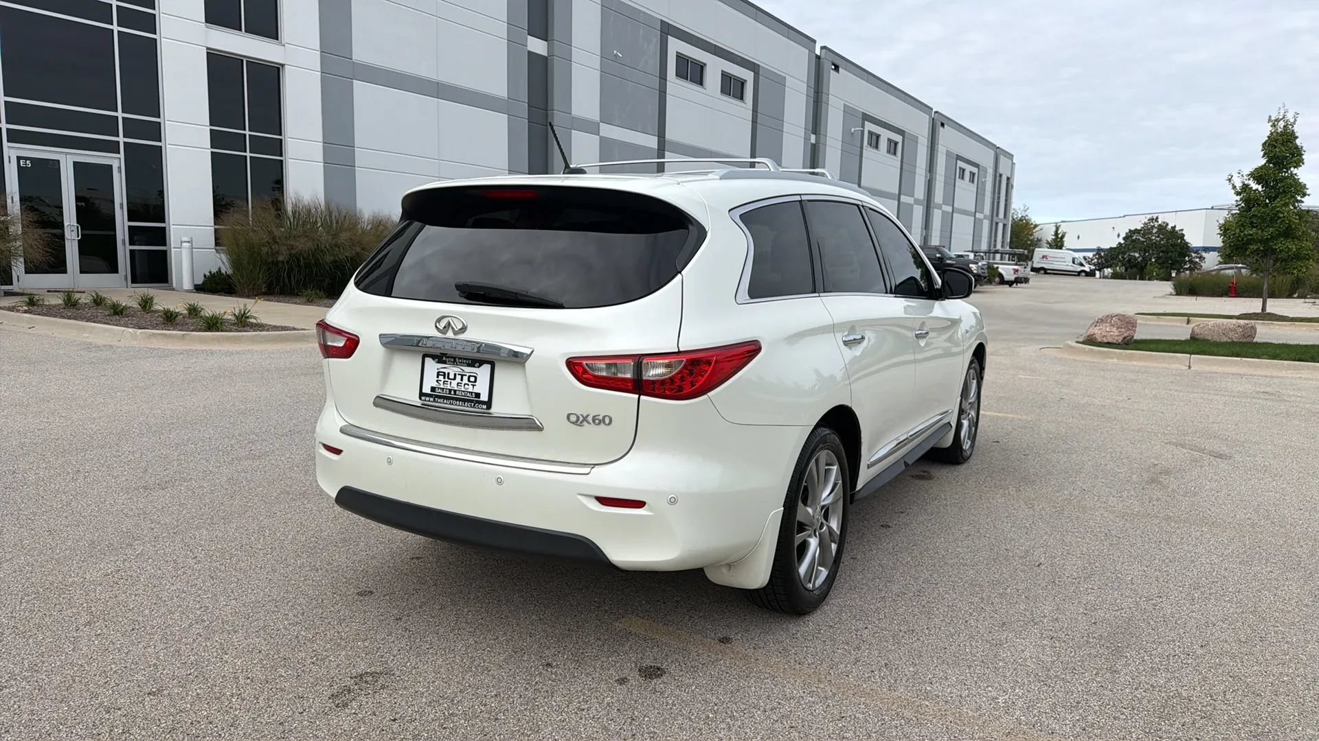 Used 2015 INFINITI QX60 Luxe w/ Deluxe Touring Package AWD/4WD image 5
