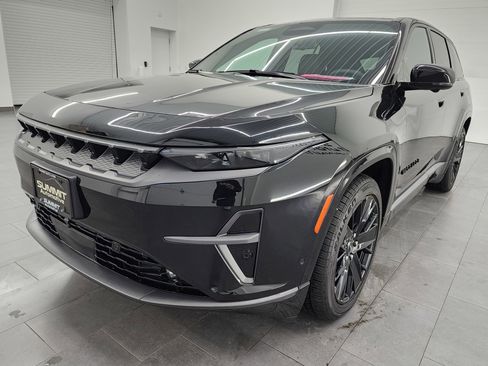 Used 2024 Jeep Wagoneer Launch Edition image 6