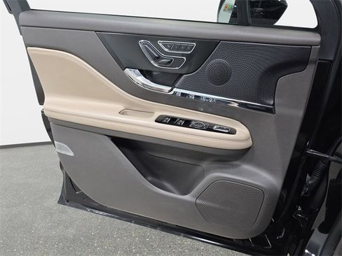 Used 2023 Lincoln Corsair FWD image 24