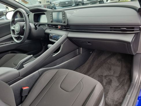 Used 2025 Hyundai Elantra Sport FWD image 16