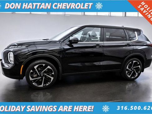 Used 2023 Mitsubishi Outlander SE image 2