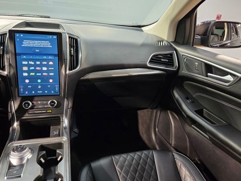 Used 2024 Ford Edge Titanium image 11