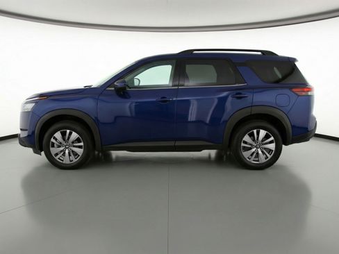 Used 2025 Nissan Pathfinder SV image 5