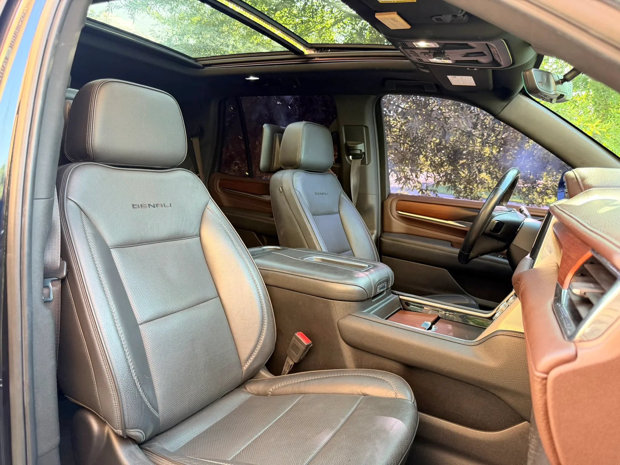 Used 2021 GMC Yukon Denali w/ Denali Premium Package AWD/4WD image 33
