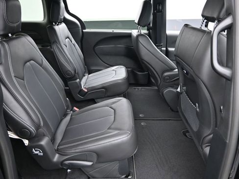 New 2026 Chrysler Pacifica Select image 16