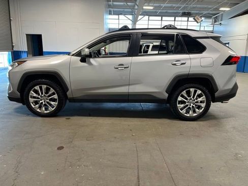Used 2020 Toyota RAV4 XLE Premium AWD/4WD image 6