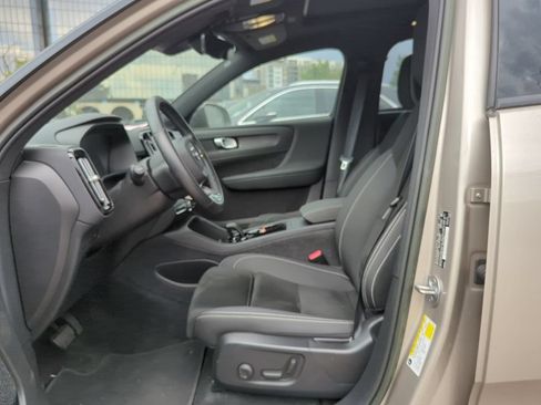 Used 2023 Volvo XC40 Recharge Plus AWD/4WD image 11
