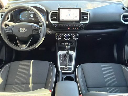 Used 2025 Hyundai Venue Limited image 11