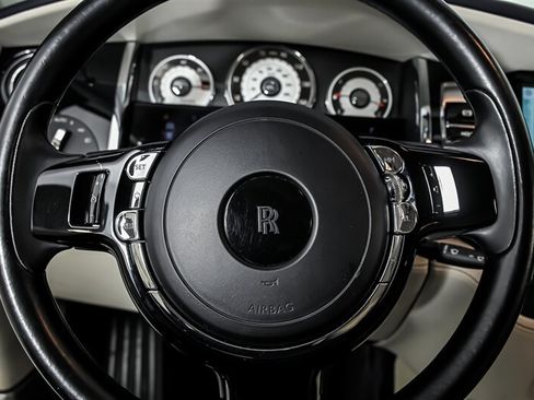 Used 2015 Rolls-Royce Wraith RWD image 27