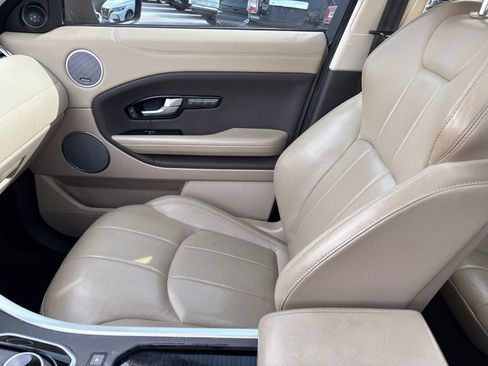 Used 2017 Land Rover Range Rover Evoque SE AWD/4WD image 9