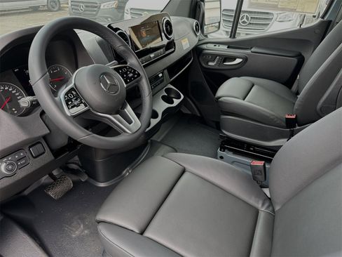 Used 2024 Mercedes-Benz Sprinter 3500 image 10