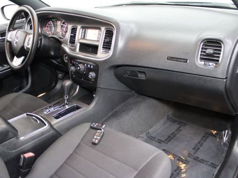 Used 2013 Dodge Charger SE image 21