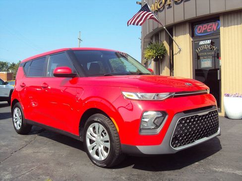 Used 2020 Kia Soul LX FWD image 2