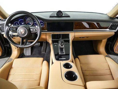 Used 2023 Porsche Panamera 4S w/ Premium Package image 19