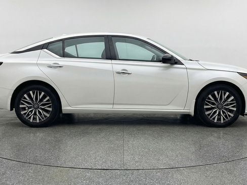Used 2025 Nissan Altima 2.5 SV image 11