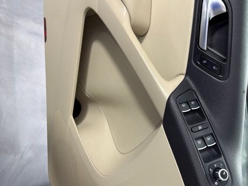 Used 2015 Volkswagen Tiguan SE FWD image 11