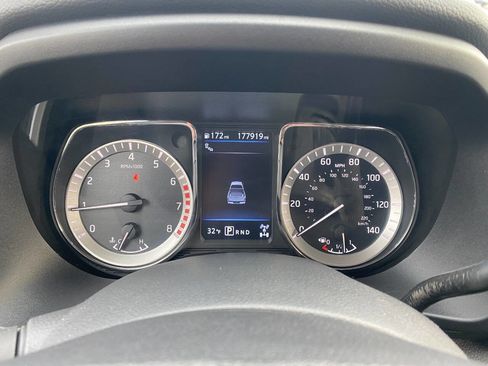 Used 2019 Nissan Titan SV w/ SV Convenience Package image 14