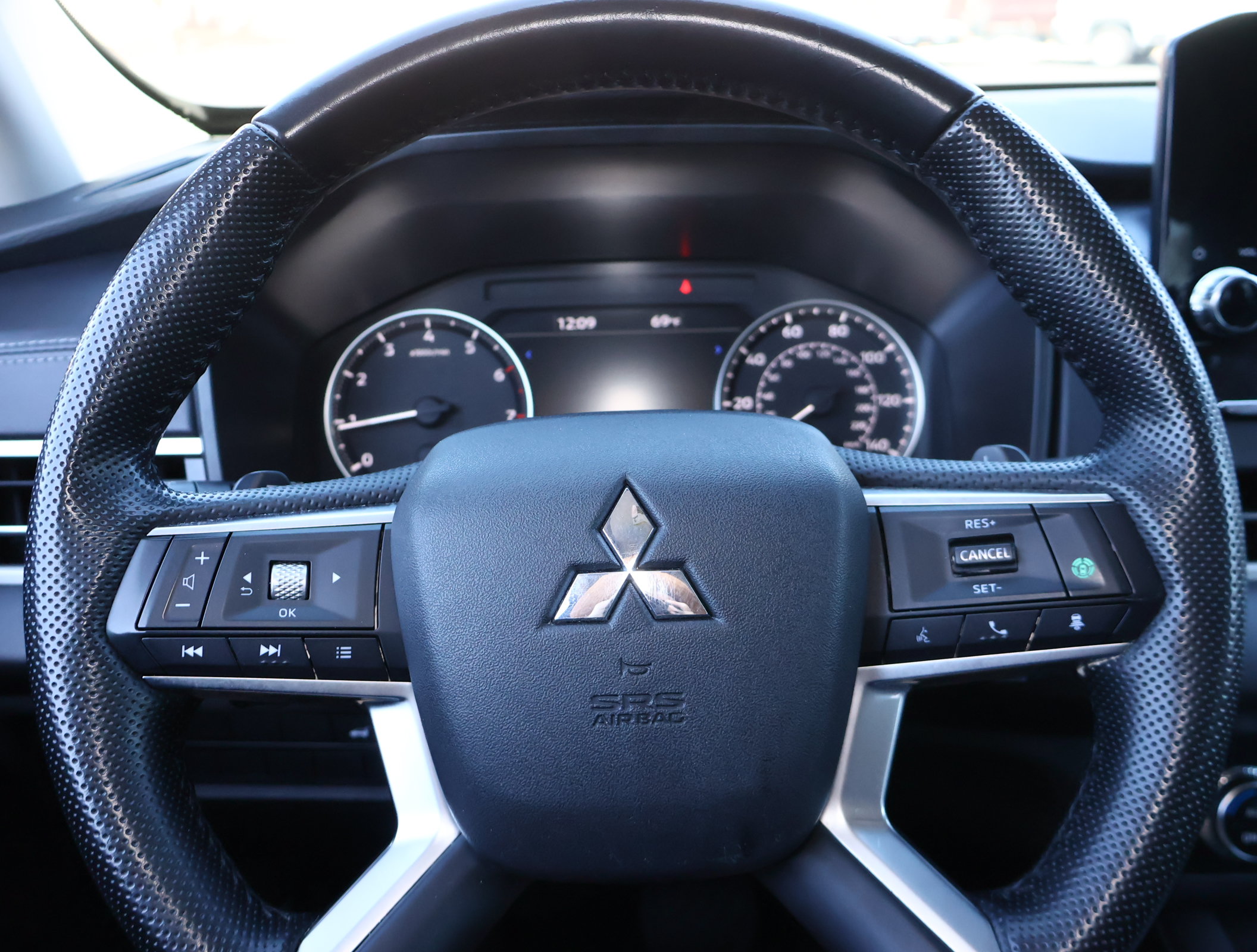 Used 2024 Mitsubishi Outlander SE FWD image 12