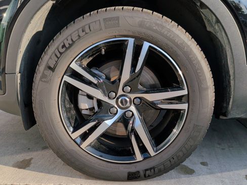 Used 2025 Volvo XC40 B5 Core image 35