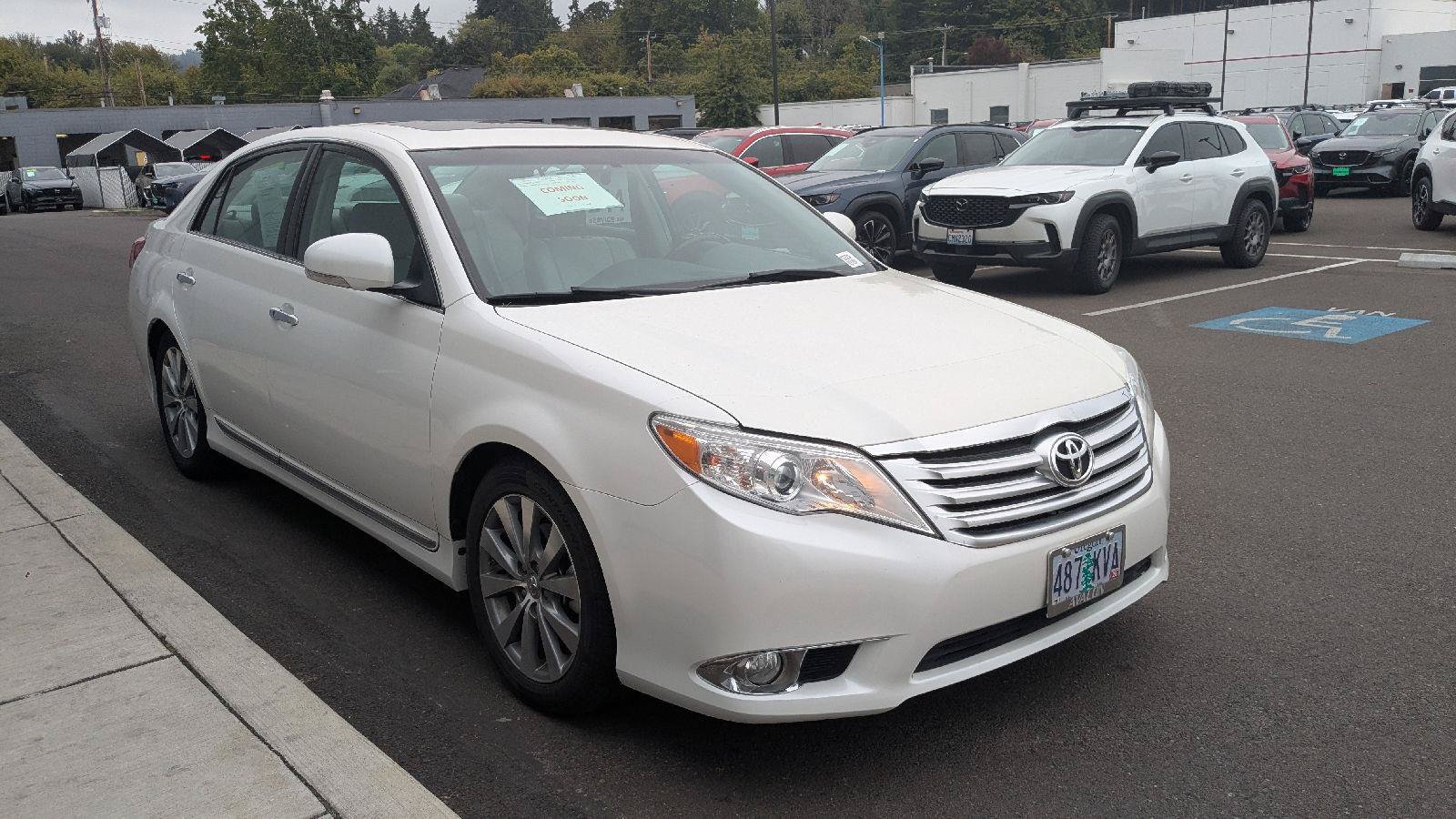 Used 2011 Toyota Avalon Limited FWD image 4