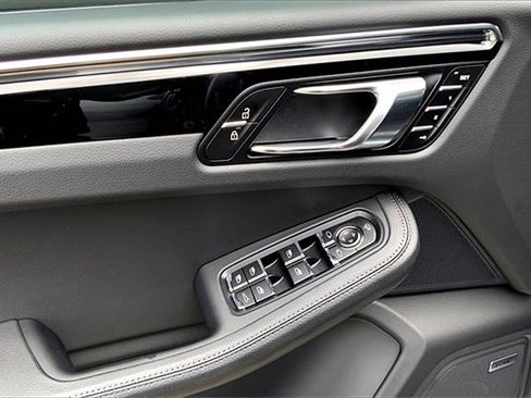 New 2025 Porsche Macan image 28