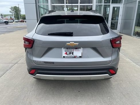Used 2025 Chevrolet Trax LT w/ LT Convenience Package FWD image 32