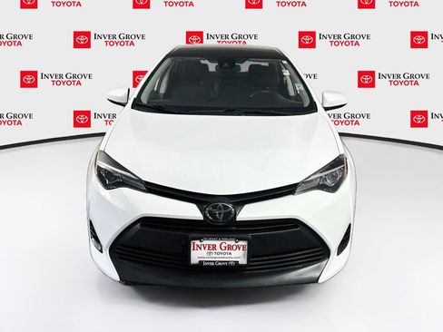 Used 2018 Toyota Corolla LE FWD image 2