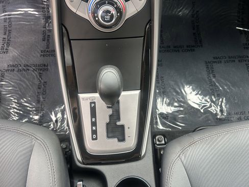 Used 2013 Hyundai Elantra GLS w/ Preferred Pkg image 13